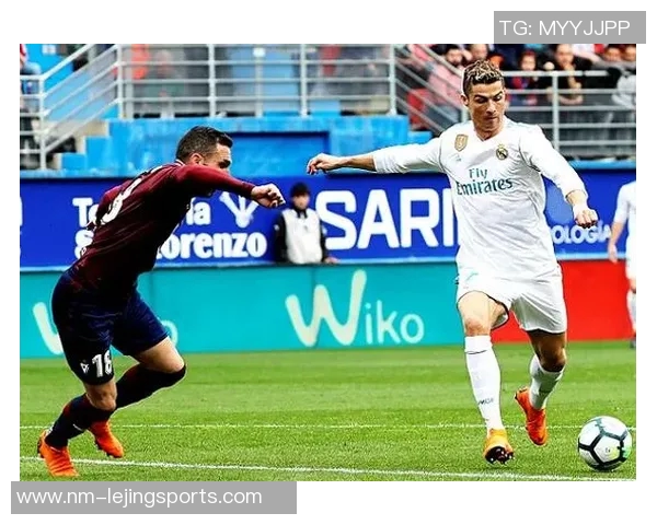 国际足球巨星赛场内外的辉煌历程与永恒影响力解析 国际足球巨星赛场内外的辉煌历程与永恒影响力解析