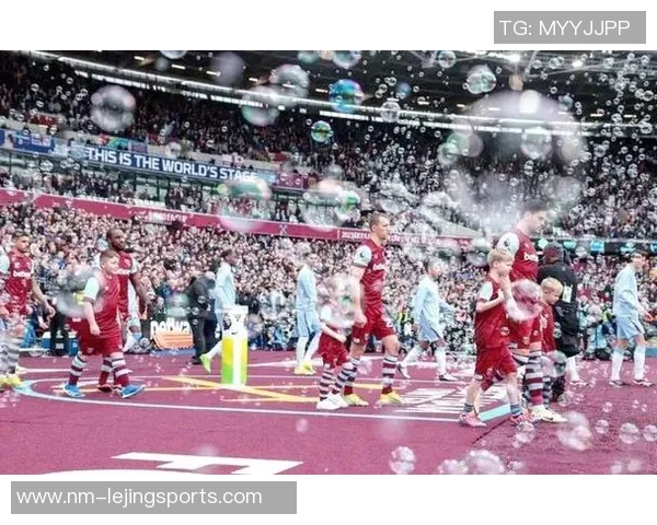 足球场上的旋律：足球明星亲自演绎的那些经典歌曲与音乐背后的故事